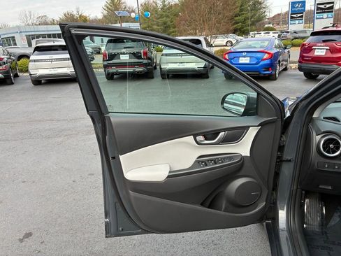 Used 2023 Hyundai Kona Limited image 46