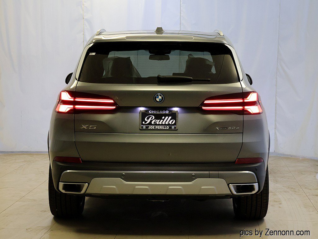 Used 2026 BMW X5 xDrive50e AWD/4WD image 7