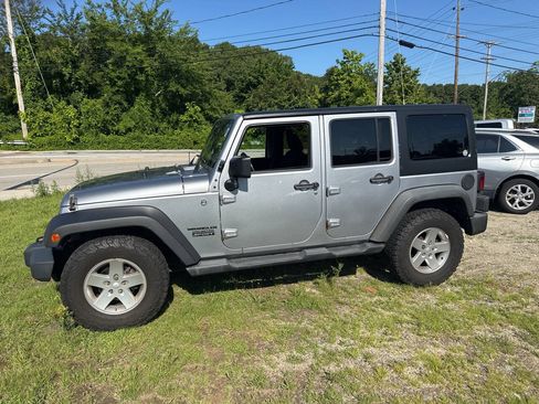 Used 2015 Jeep Wrangler Unlimited Sport w/ Quick Order Package 24S AWD/4WD image 14
