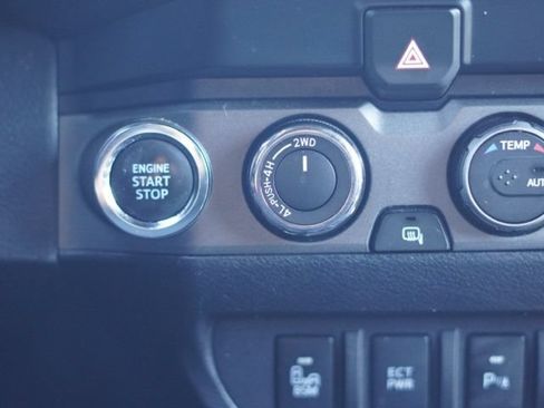 Used 2023 Toyota Tacoma TRD Off-Road w/ Technology Package AWD/4WD image 30