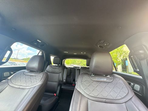 Used 2026 Ford Explorer Platinum w/ LUX Leather Package AWD/4WD image 32