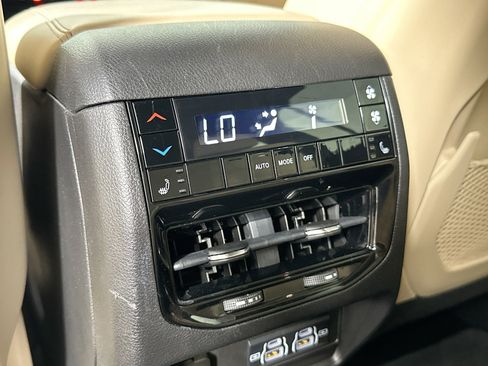 Used 2023 Jeep Grand Cherokee L Limited w/ Luxury Tech Group II image 26