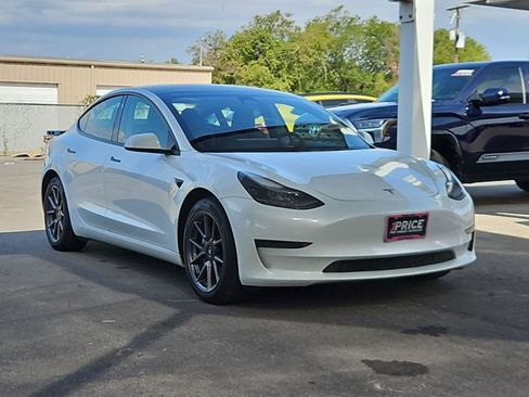 Used 2023 Tesla Model 3 Standard Range RWD image 3