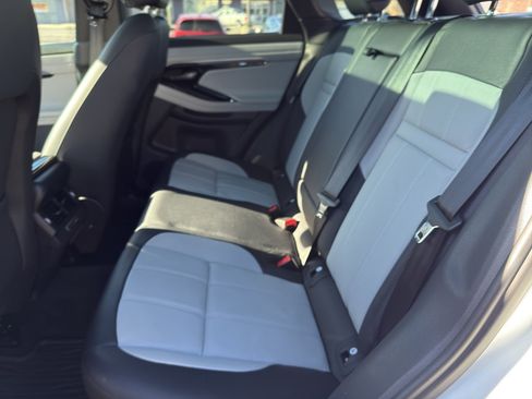 Used 2022 Land Rover Range Rover Evoque R-Dynamic SE image 22