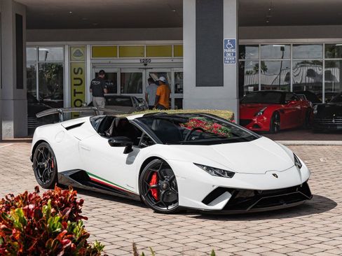 Used 2018 Lamborghini Huracan Performante image 12