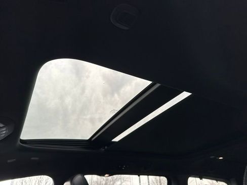 Used 2019 Chrysler Pacifica Limited image 13