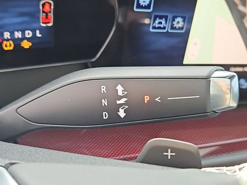 Used 2025 Chevrolet Traverse Z71 image 27