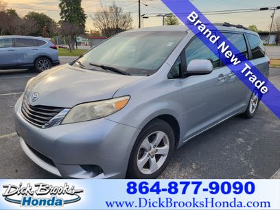 Used 2011 Toyota Sienna LE w/ Towing Pkg