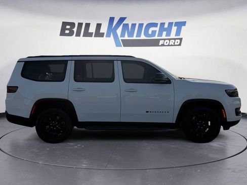 Used 2023 Jeep Wagoneer Series II image 4