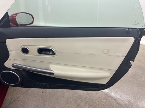 Used 2005 Chrysler Crossfire Limited image 17