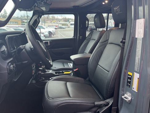 Used 2025 Jeep Wrangler Unlimited Rubicon image 9