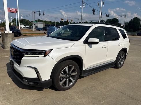 Used 2023 Honda Pilot Touring image 1