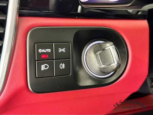 Used 2023 Porsche Cayenne Platinum Edition AWD/4WD image 10
