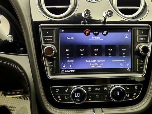 Used 2018 Bentley Bentayga AWD/4WD image 22