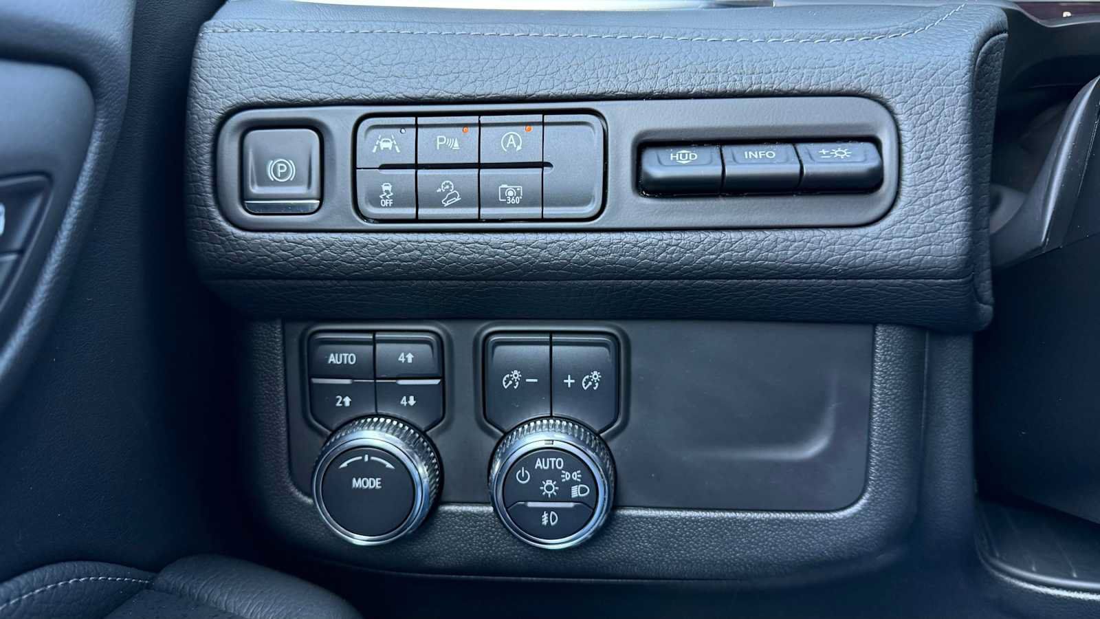 Used 2024 GMC Yukon Denali AWD/4WD image 15