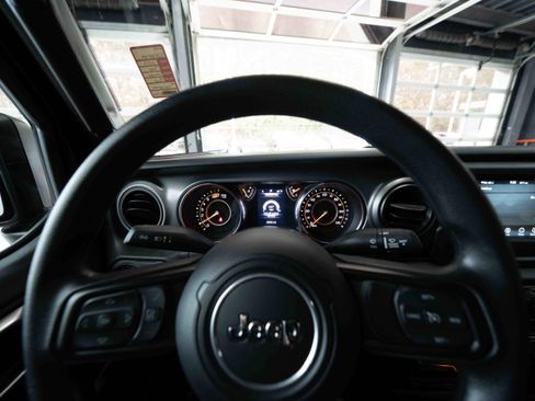 Used 2023 Jeep Wrangler Unlimited Sport image 15