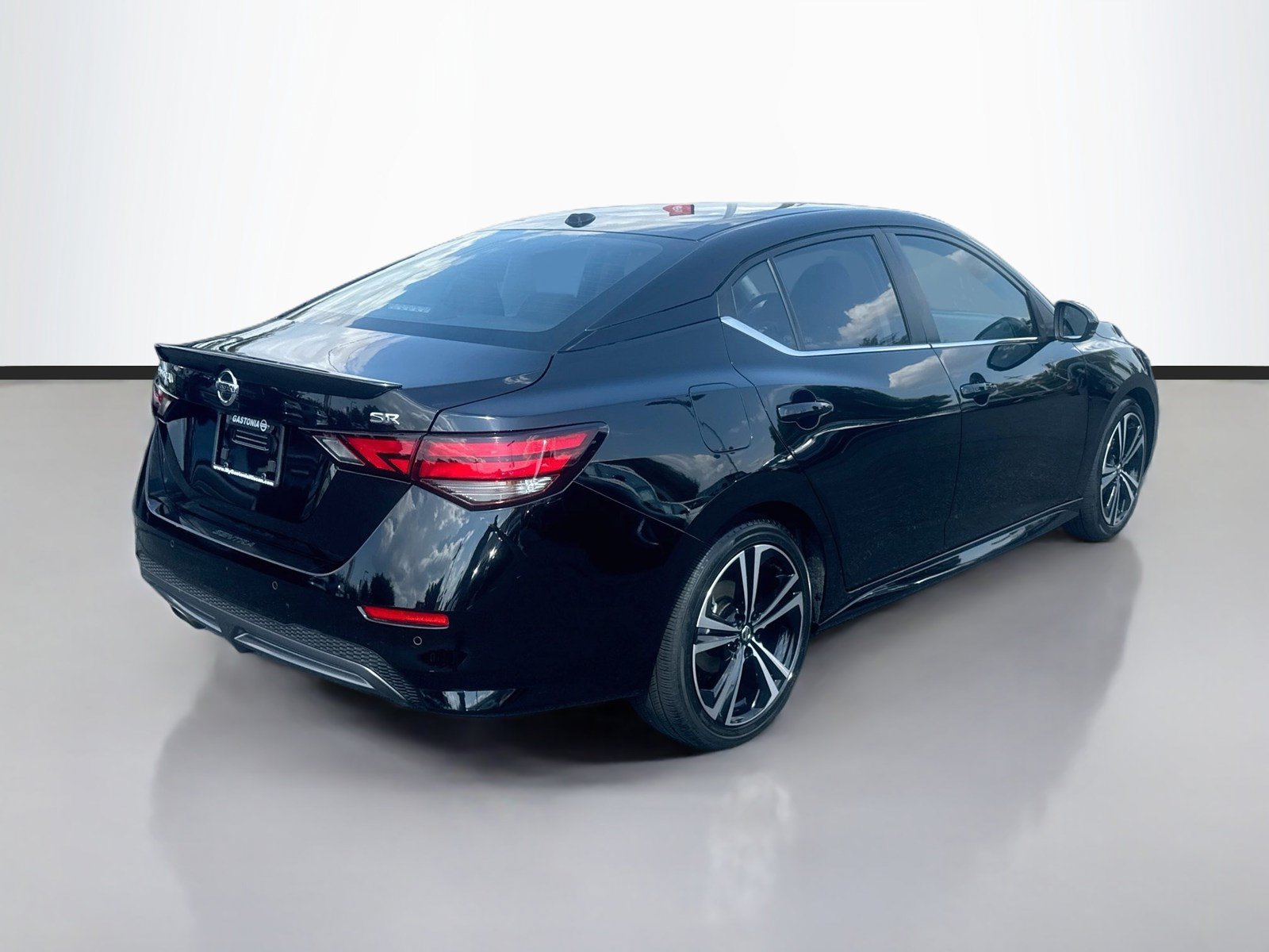 Used 2022 Nissan Sentra SR w/ Electronics Package FWD image 7