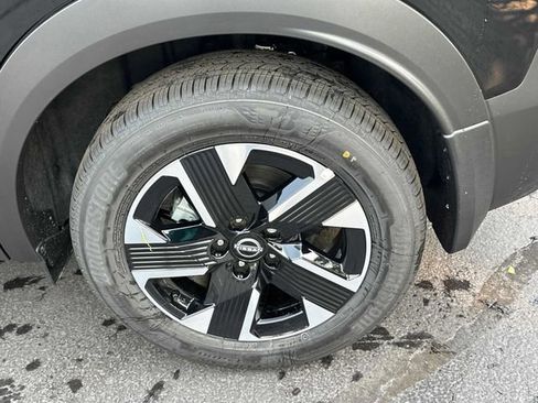 New 2025 Nissan Kicks SV w/ SV Premium Package image 7
