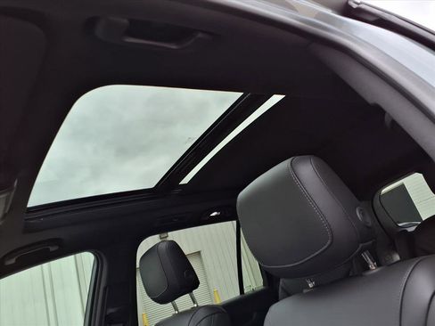 Used 2024 Cadillac XT6 Premium Luxury FWD image 16