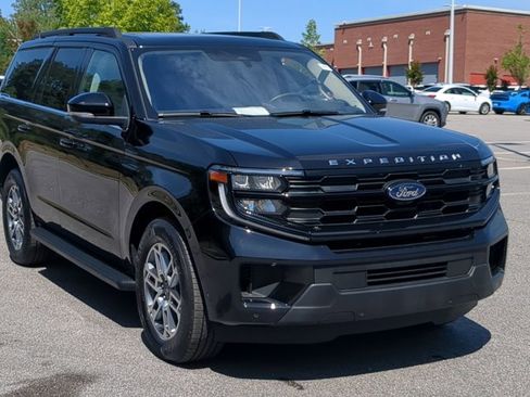Certified 2025 Ford Expedition Active RWD image 1