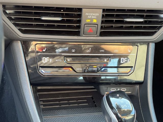 Used 2025 Volkswagen Jetta SE FWD image 30