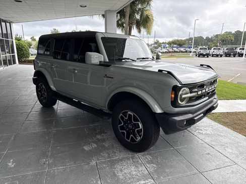 Used 2024 Ford Bronco Outer Banks AWD/4WD image 2