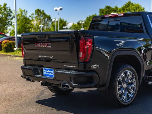 Used 2025 GMC Sierra 1500 Denali w/ Denali Reserve Package AWD/4WD image 8