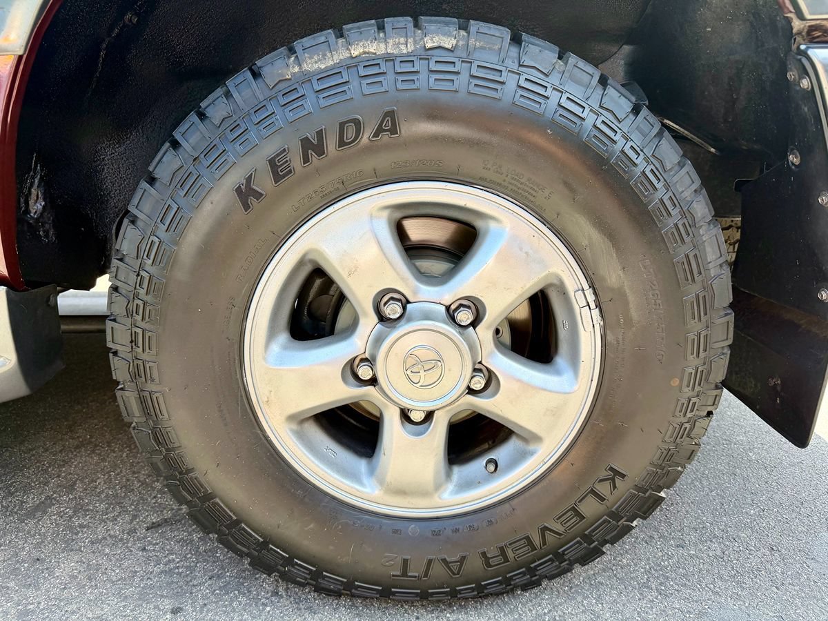 Used 2001 Toyota Land Cruiser w/ Convenience Pkg AWD/4WD image 23