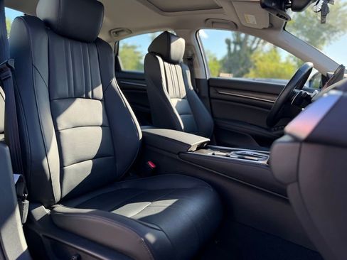 Used 2022 Honda Accord Touring image 18