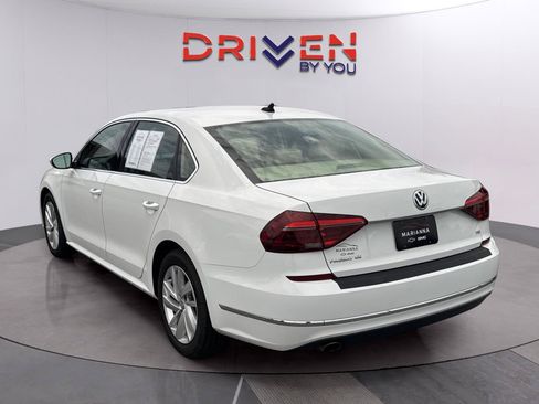 Used 2018 Volkswagen Passat 2.0T SE w/ SE Lighting Package FWD image 3