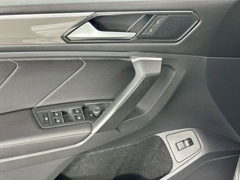 Used 2022 Volkswagen Tiguan SE R-Line image 25