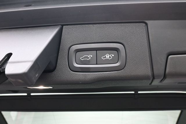 Used 2024 Volvo XC60 B5 Plus w/ Protection Package Premier AWD/4WD image 31