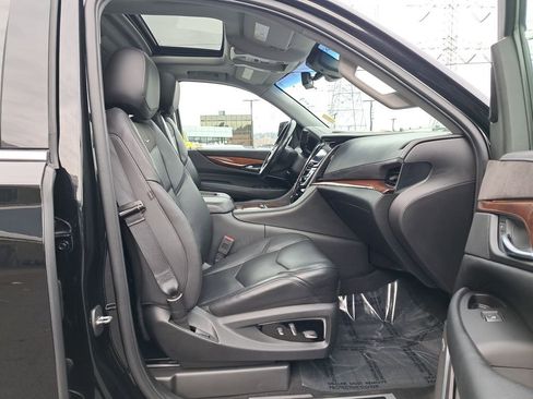 Used 2018 Cadillac Escalade Luxury image 17