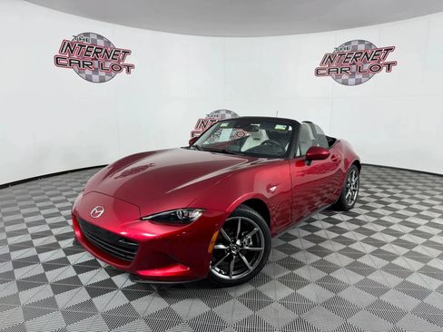 Used 2021 MAZDA MX-5 Miata Grand Touring RWD image 1