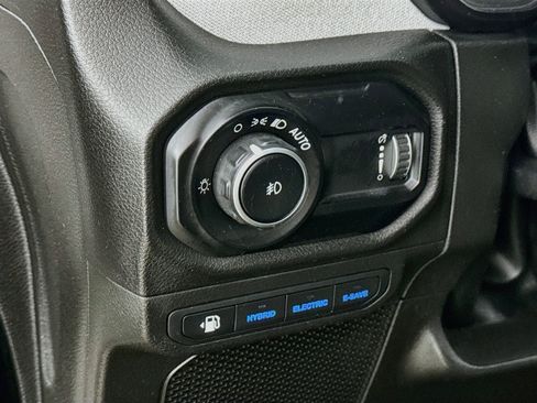Used 2024 Jeep Wrangler Unlimited w/ Convenience Group AWD/4WD image 12