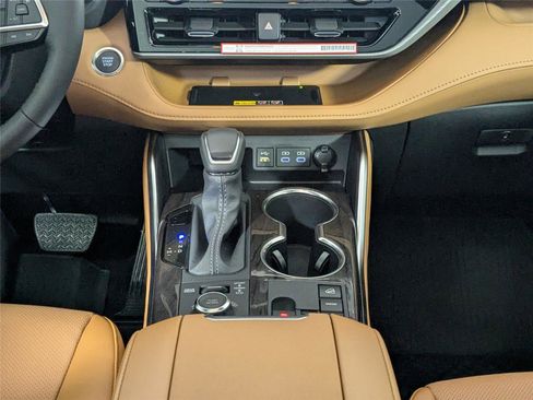 New 2026 Toyota Highlander Platinum image 33