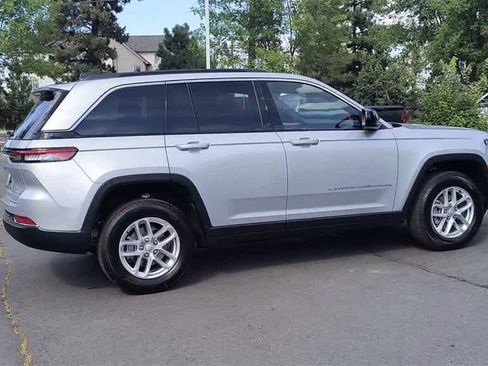 New 2025 Jeep Grand Cherokee Laredo X w/ Luxury Tech Group I image 9