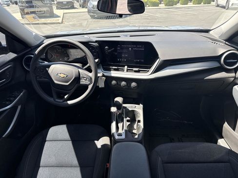 Used 2025 Chevrolet Trax LS w/ Driver Confidence Package FWD image 18