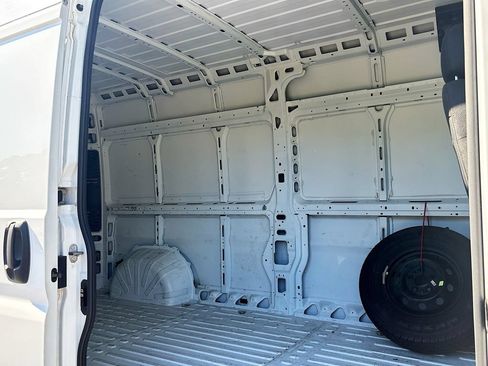 Used 2023 RAM ProMaster 2500 w/ Convenience Group FWD image 17
