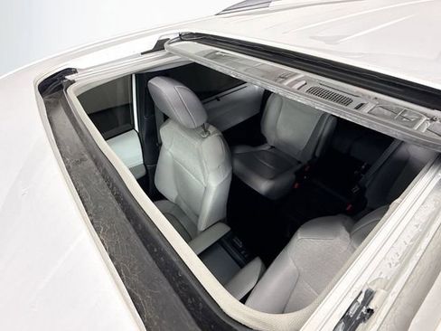 Used 2025 Toyota Sienna LE w/ LE Plus Package image 20