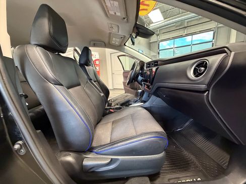 Used 2017 Toyota Corolla SE FWD image 40