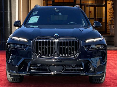 Used 2026 BMW X7 xDrive40i w/ M Sport Package image 3