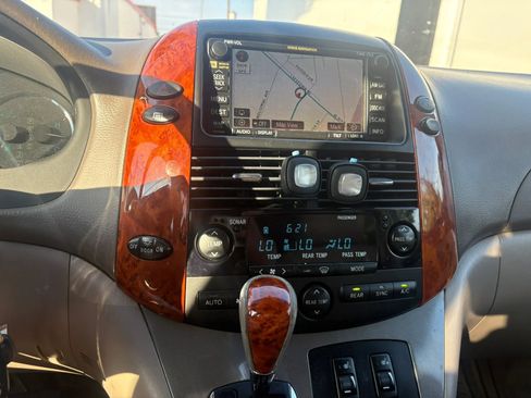 Used 2008 Toyota Sienna XLE image 19