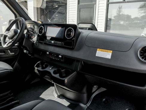 New 2025 Mercedes-Benz Sprinter 2500 image 24