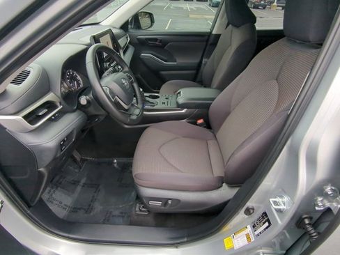 Certified 2024 Toyota Highlander LE image 8