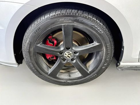 Used 2016 Volkswagen Golf 4-Door FWD image 39