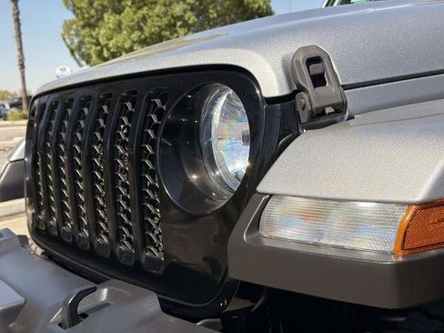 Used 2021 Jeep Gladiator Sport AWD/4WD image 10