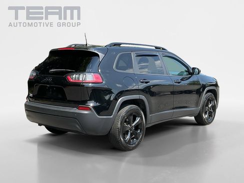Used 2019 Jeep Cherokee Latitude Plus AWD/4WD image 7