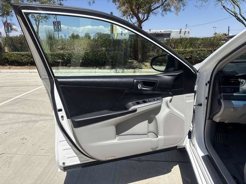 Used 2012 Toyota Camry LE FWD image 17