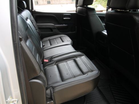 Used 2018 GMC Sierra 2500 Denali w/ Duramax Plus Package AWD/4WD image 39